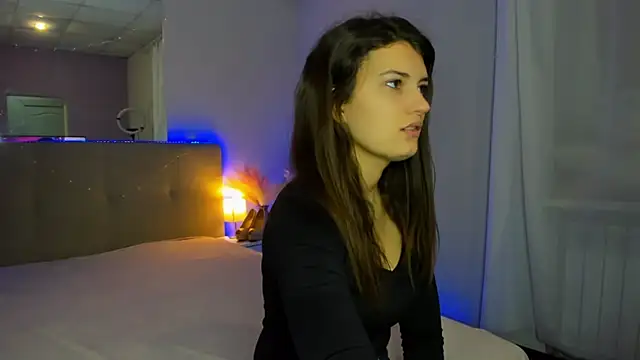 Laura Leee online show from 11.26.25