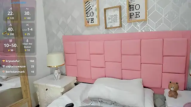 Snapshot of martina_rivera_ chatting on 12.18.24 martina rivera online show from 12.18.24