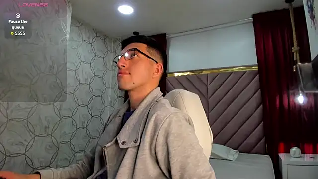 Un Slutty online show from 10.30.25