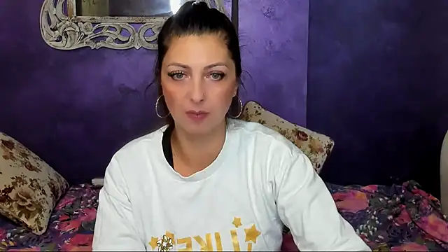Snapshot of DivinSandra chatting on 12.08.24 DivinSandra online show from 12.08.24
