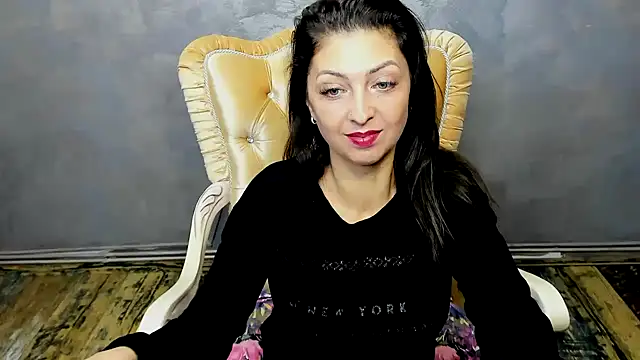 Snapshot of DivinSandra chatting on 12.29.24 DivinSandra online show from 12.29.24