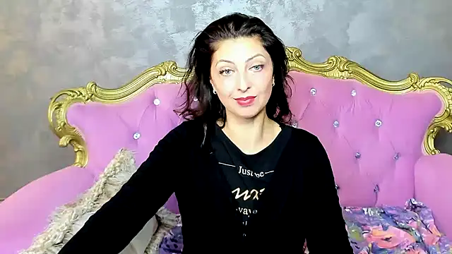 Snapshot of DivinSandra chatting on 01.10.25 DivinSandra online show from 01.10.25