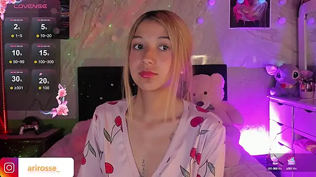 Snapshot of ariana_rosse__ chatting on 09.28.25 ariana rosse   online show from 09.28.25