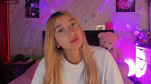 Snapshot of ariana_rosse__ chatting on 09.29.25 ariana rosse   online show from 09.29.25