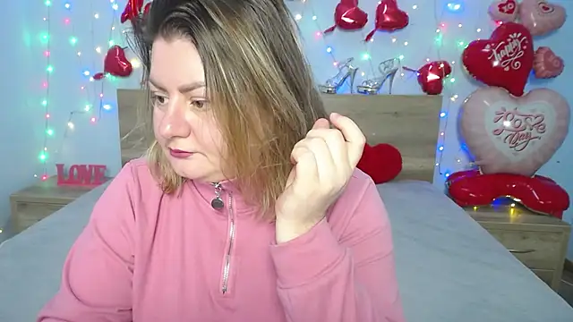 ZannaDreil online show from 02.14.25