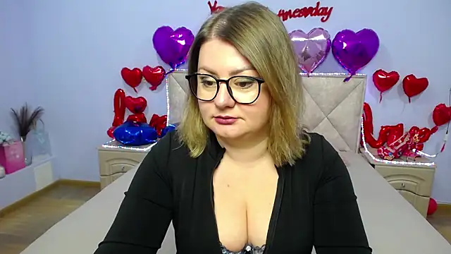 ZannaDreil online show from 02.17.25