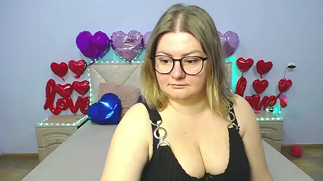 ZannaDreil online show from 02.22.25