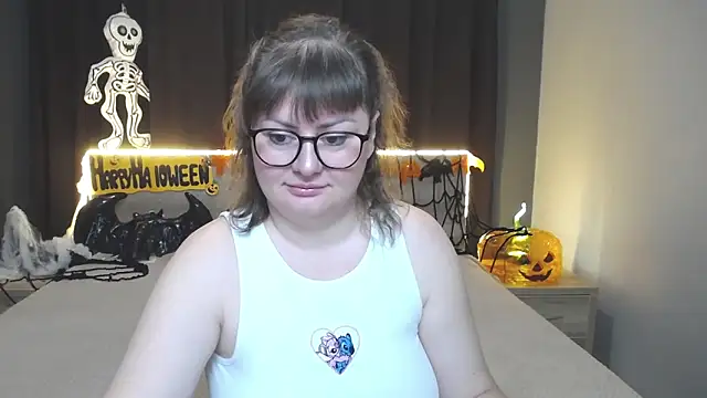 ZannaDreil online show from 10.17.25