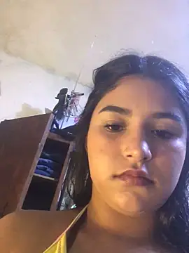 Snapshot of SINUECASTILLO chatting on 03.08.25 SINUECASTILLO online show from 03.08.25