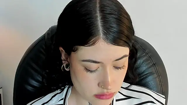 melody suarez online show from 12.17.24