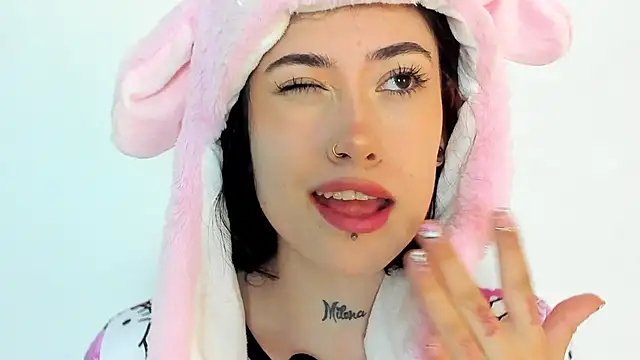 melody suarez online show from 12.27.24