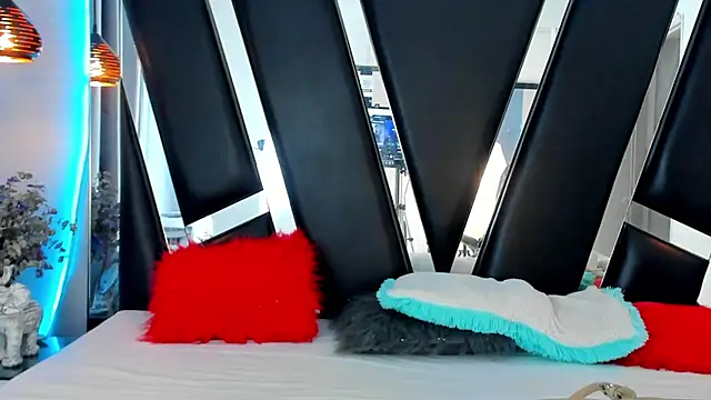 melody suarez online show from 12.31.24