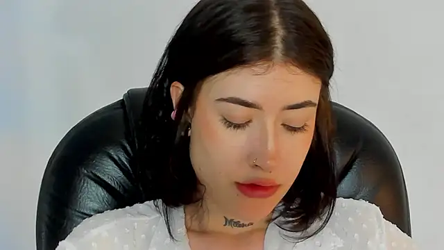 melody suarez online show from 01.22.25