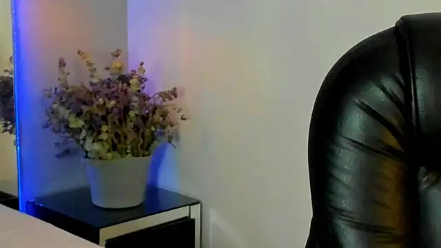 melody suarez online show from 02.02.25