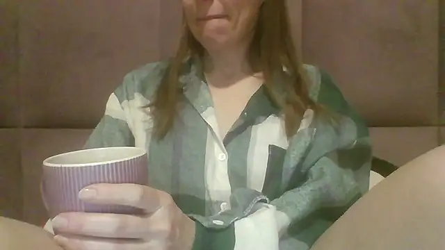 Snapshot of Sladkiegubki chatting on 02.26.25 Sladkiegubki online show from 02.26.25