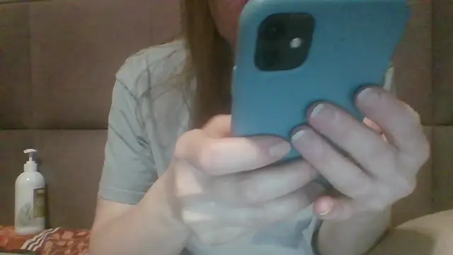 Snapshot of Sladkiegubki chatting on 03.17.25 Sladkiegubki online show from 03.17.25