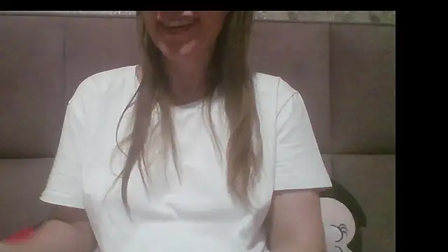 Snapshot of Sladkiegubki chatting on 10.08.25 Sladkiegubki online show from 10.08.25