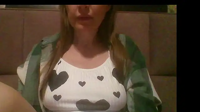 Snapshot of Sladkiegubki chatting on 10.18.25 Sladkiegubki online show from 10.18.25