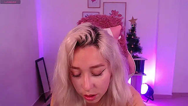 Snapshot of Dahlia__espresso chatting on 12.17.24 Dahlia  espresso online show from 12.17.24