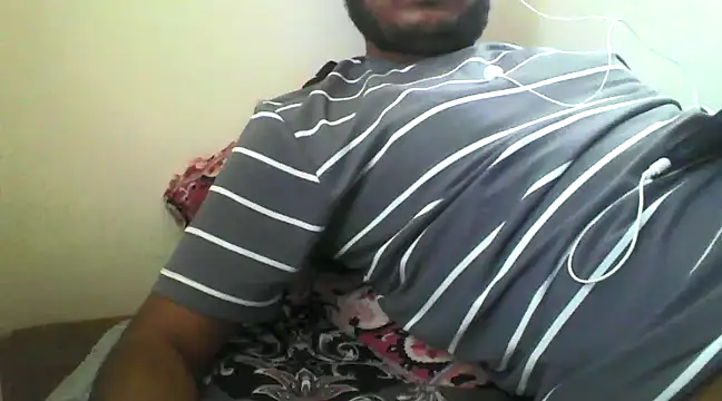 Snapshot of Jonrobinso chatting on 12.08.24 Jonrobinso online show from 12.08.24