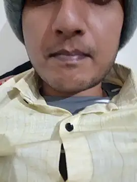 Snapshot of Jonrobinso chatting on 12.19.24 Jonrobinso online show from 12.19.24