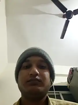 Snapshot of Jonrobinso chatting on 12.19.24 Jonrobinso online show from 12.19.24