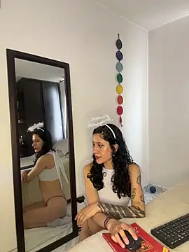 anika lowen02 online show from 10.23.25