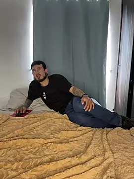 anika lowen02 online show from 10.28.25