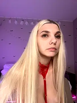 LoveLuna  online show from 10.23.25