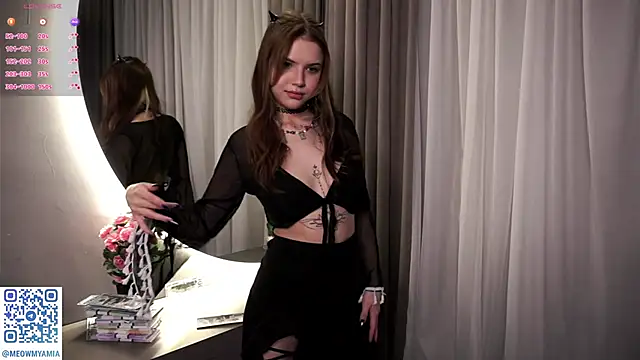 EvelyynLopez online show from 12.15.24