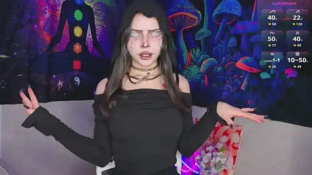 EvelyynLopez online show from 10.31.25