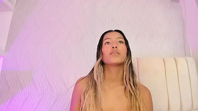 Snapshot of miranda_villa chatting on 03.09.25 miranda villa online show from 03.09.25