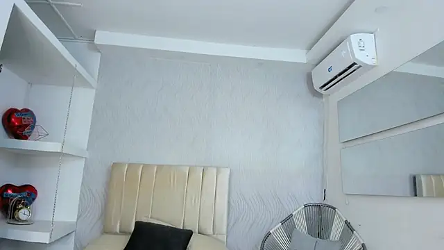 Snapshot of miranda_villa chatting on 03.19.25 miranda villa online show from 03.19.25