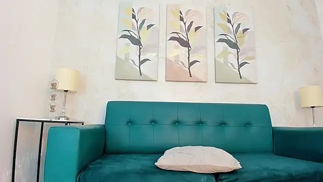 Snapshot of miranda_villa chatting on 09.19.25 miranda villa online show from 09.19.25