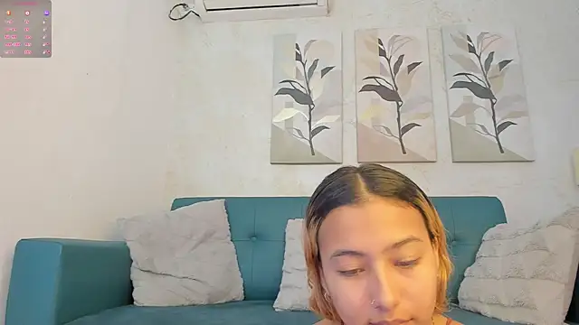 Snapshot of miranda_villa chatting on 10.13.25 miranda villa online show from 10.13.25