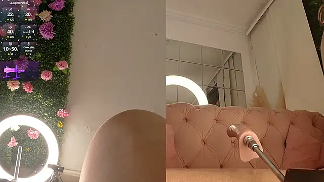 Snapshot of miranda_villa chatting on 10.22.25 miranda villa online show from 10.22.25