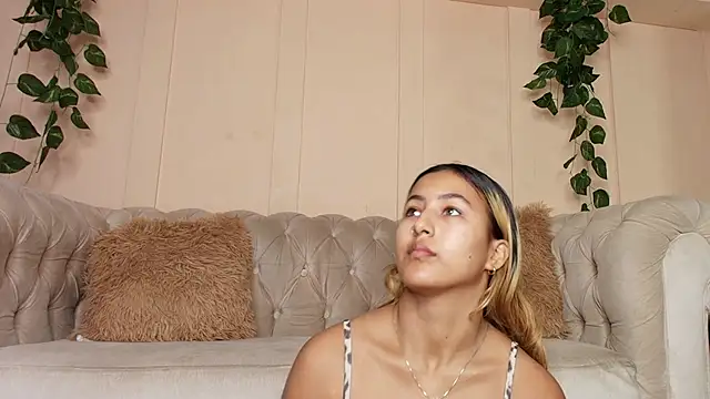 Snapshot of miranda_villa chatting on 10.23.25 miranda villa online show from 10.23.25