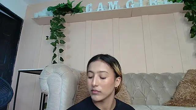 Snapshot of miranda_villa chatting on 10.27.25 miranda villa online show from 10.27.25