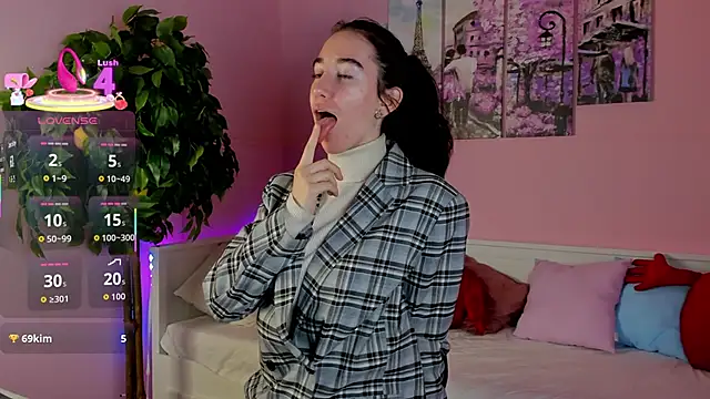 Snapshot of Belle_Via chatting on 10.02.25 Belle Via online show from 10.02.25