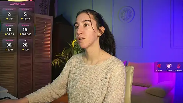 Snapshot of Belle_Via chatting on 10.03.25 Belle Via online show from 10.03.25