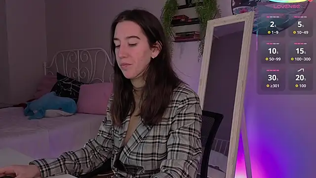 Snapshot of Belle_Via chatting on 10.17.25 Belle Via online show from 10.17.25