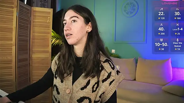 Snapshot of Belle_Via chatting on 10.20.25 Belle Via online show from 10.20.25