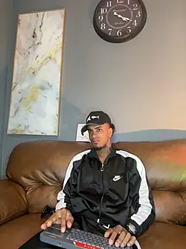 AaronCruz  online show from 02.06.25