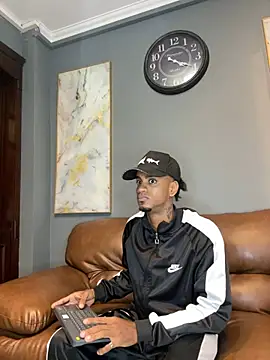 AaronCruz  online show from 02.15.25