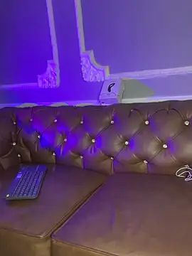 AaronCruz  online show from 02.27.25