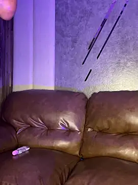 AaronCruz  online show from 03.20.25