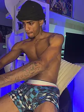 AaronCruz  online show from 10.04.25