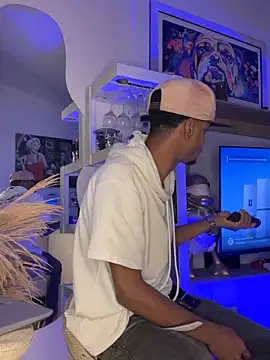 AaronCruz  online show from 10.10.25