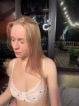 PollyAgata online show from 12.03.25