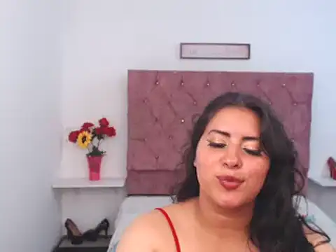 Snapshot of Leslylove26 chatting on 12.15.24 Leslylove26 online show from 12.15.24